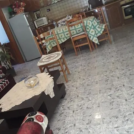 Dhoma Plazhi *